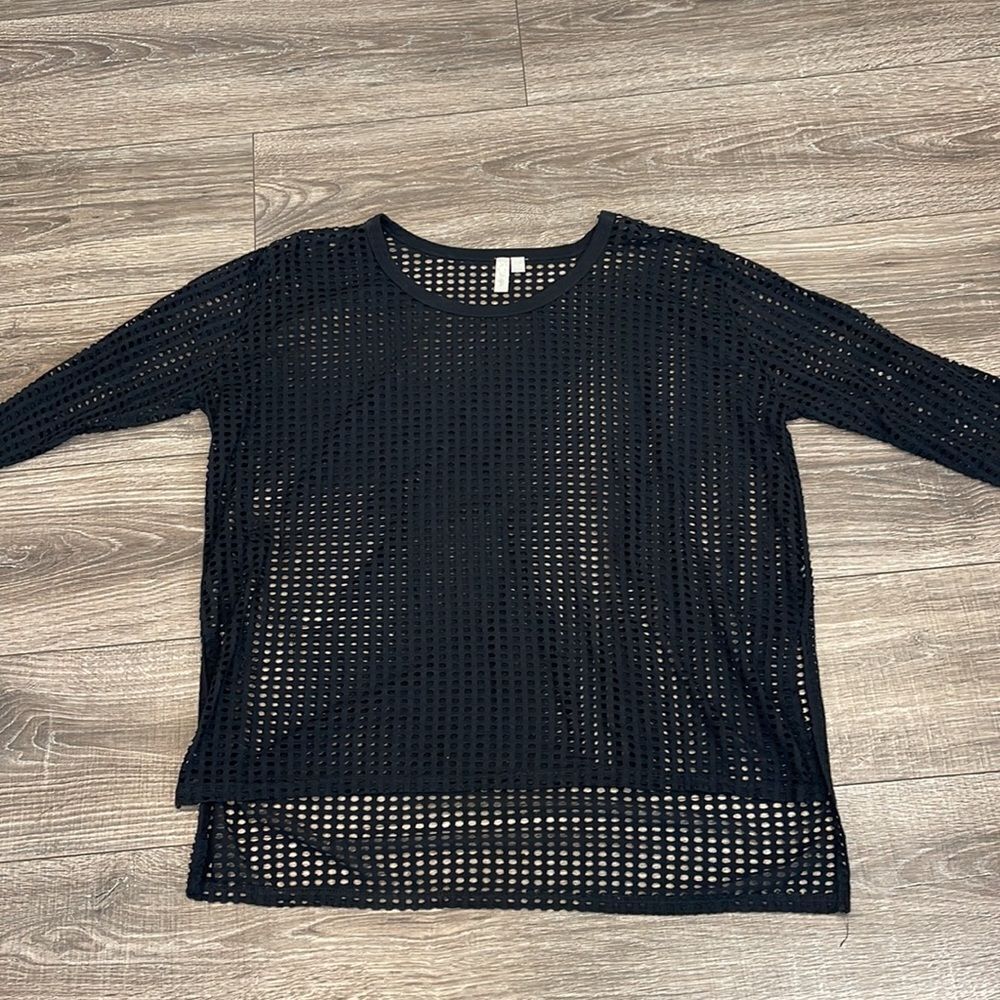 RD Style “Holed”‎ 3/4 Sleeve Semi Hi-Low top - Picture 2 of 5